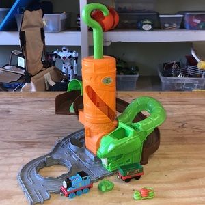 Thomas take-n-play Rattling Railsss and snake car